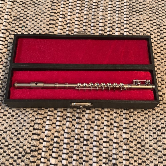 American Girl Doll Flute & Stand. Excellent Condition - Picture 12 of 16